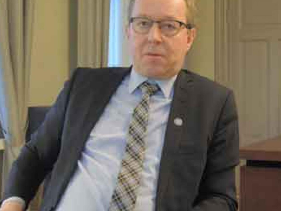 Elinkeinoministeri Mika Lintilä huolissaan rakentamisen laadusta.